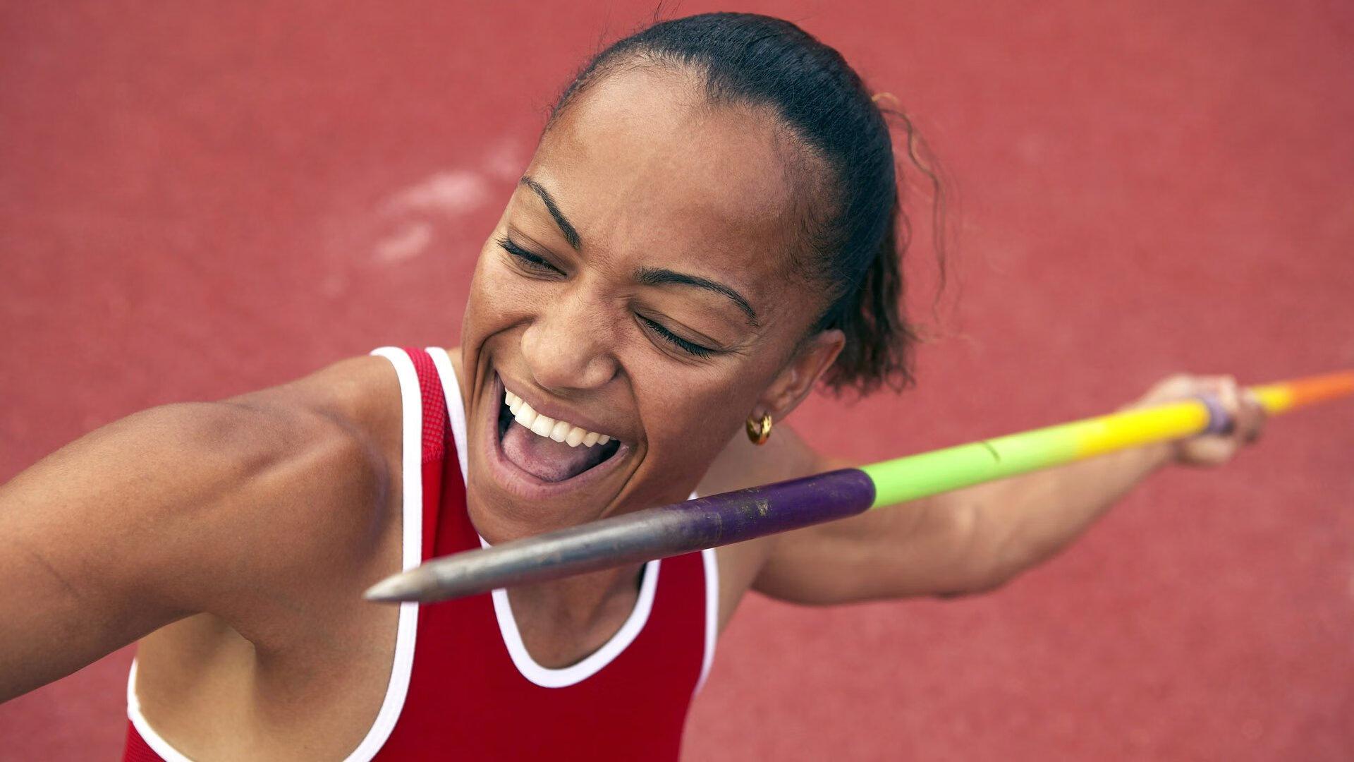 克拉克森赛场惊艳表现引热议，球迷戏称建议去学二人转